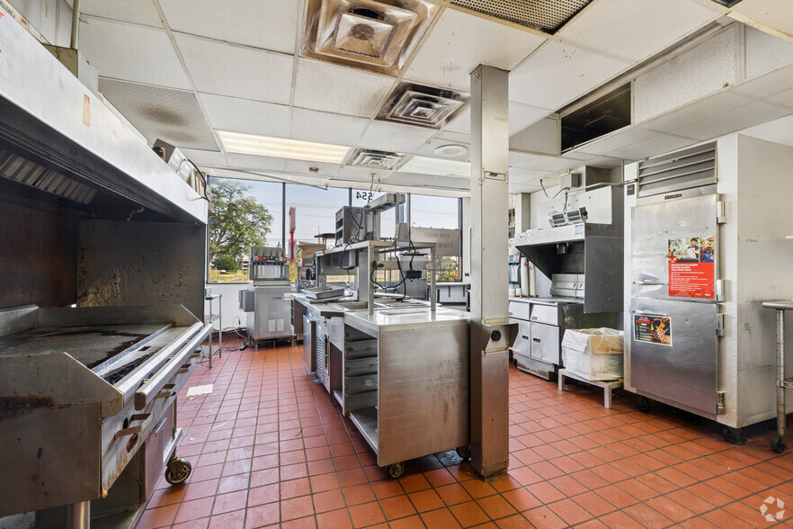 More Photos Of 554 E 8th St, Holland Fast Food For Sale