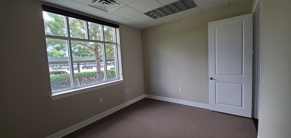 More Photos Of 16000 Park Ten Pl, Houston Medical For Sale