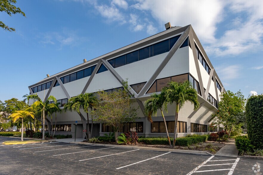 More Photos Of 2200 W Commercial Blvd, Fort Lauderdale Office For Sale