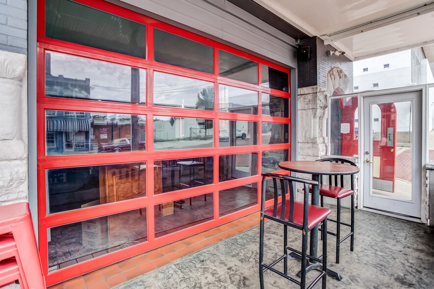 More Photos Of 314 State St, Alton Restaurant For Sale