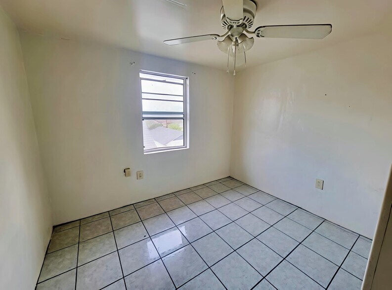 More Photos Of 121 N Bethel St, Roma Apartments For Sale