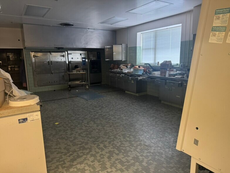 More Photos Of 6810 SE Dwight St, Topeka Industrial For Sale