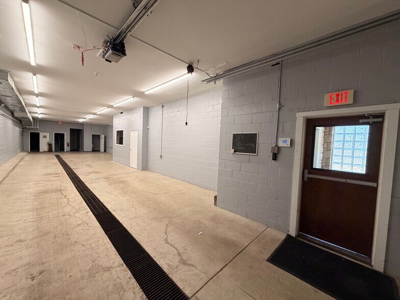 More Photos Of 519 Bessemer Ave, East Pittsburgh Warehouse For Lease