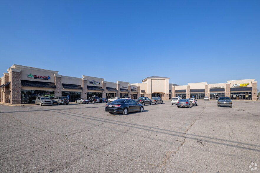 More Photos Of 8000-8022 NW 39th Expressway, Bethany Freestanding For Lease