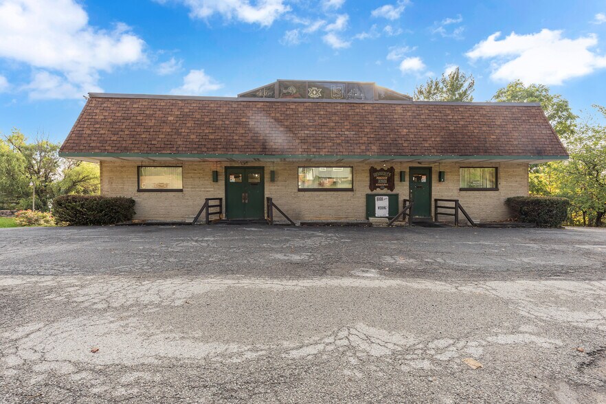 More Photos Of 1020 Sharon Rd, Beaver Restaurant For Sale