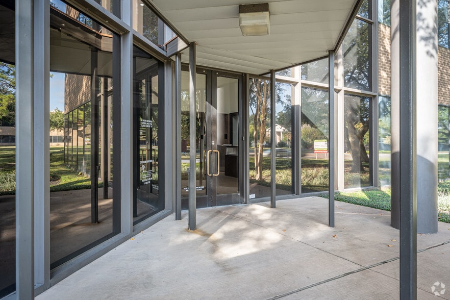 More Photos Of 2500 Wilcrest Dr, Houston Office For Lease