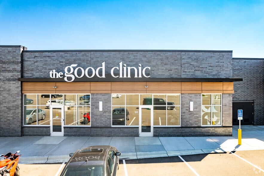 More Photos Of 855 Vikings Parkway, Eagan Restaurant For Lease