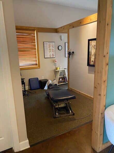 More Photos Of 350 SW Greenwich Dr, Lee's Summit Storefront Retail Office For Sale