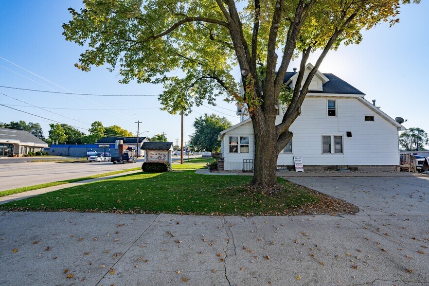 More Photos Of 507 W Wisconsin St, Sparta Flex For Sale