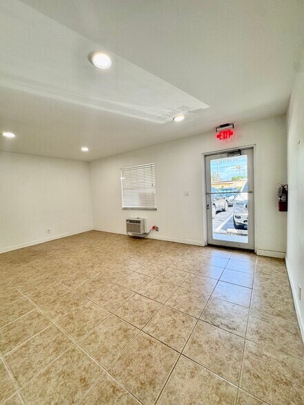 More Photos Of 692-702 SW 15th St, Pompano Beach Light Distribution For Lease