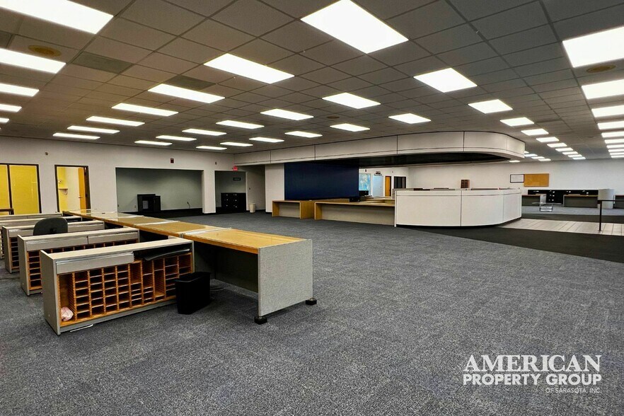 More Photos Of 2100 S Tamiami Trl, Venice Office For Lease