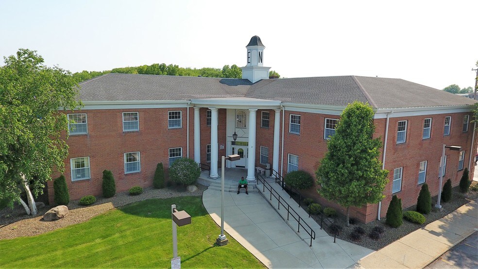 More Photos Of 5437 Mahoning Ave, Youngstown Loft Creative Space For Lease