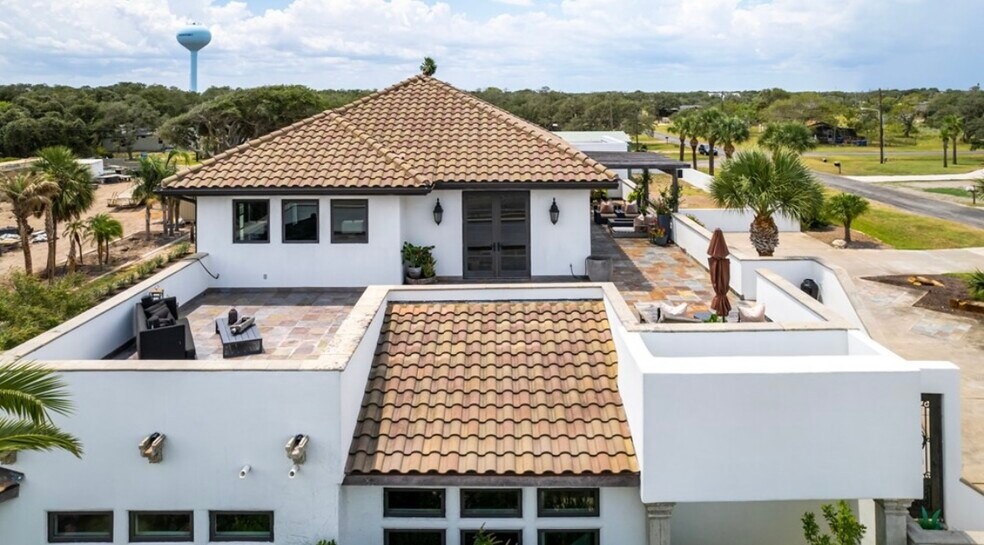 More Photos Of 1703 Highway 35 S, Rockport Office Residential For Lease