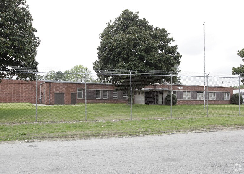 More Photos Of 1050 Oakleigh Dr, East Point Distribution For Lease