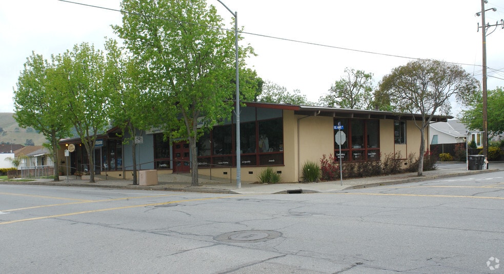 More Photos Of 101-109 E Main Ave, Morgan Hill General Retail For Sale