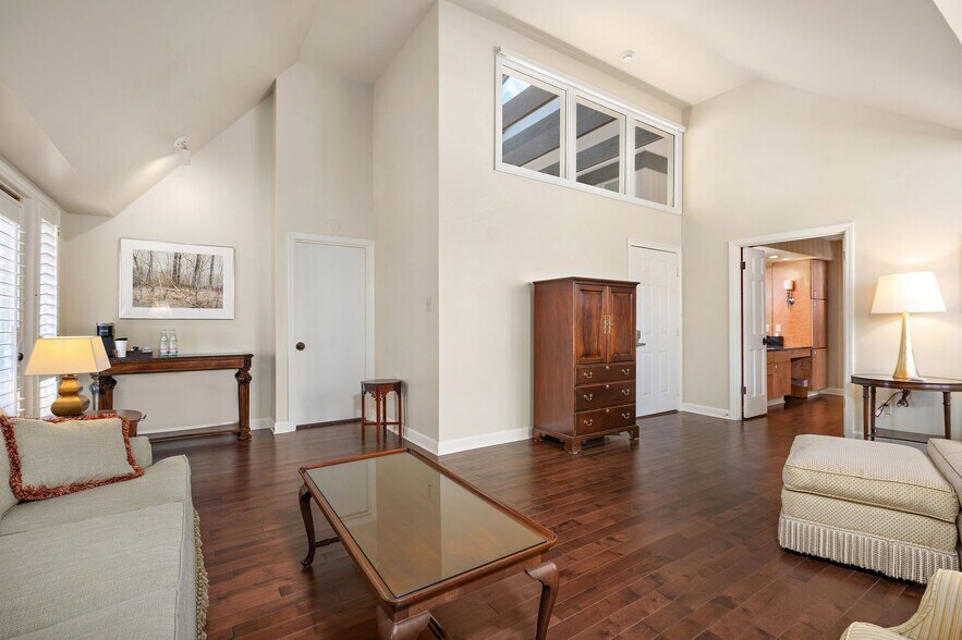 More Photos Of 1442 Coraopolis Heights Rd, Moon Township Hospitality For Sale