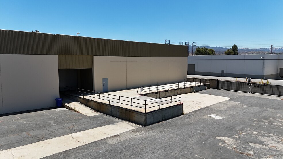 More Photos Of 25371-25395 Rye Canyon Rd, Valencia Warehouse For Lease