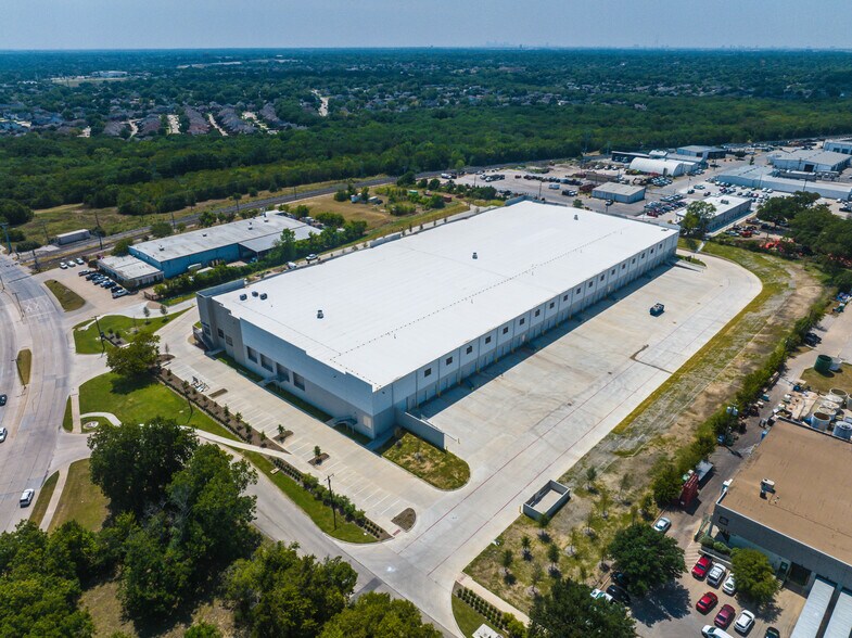 More Photos Of 2815 E Centerville Rd, Garland Distribution For Sale