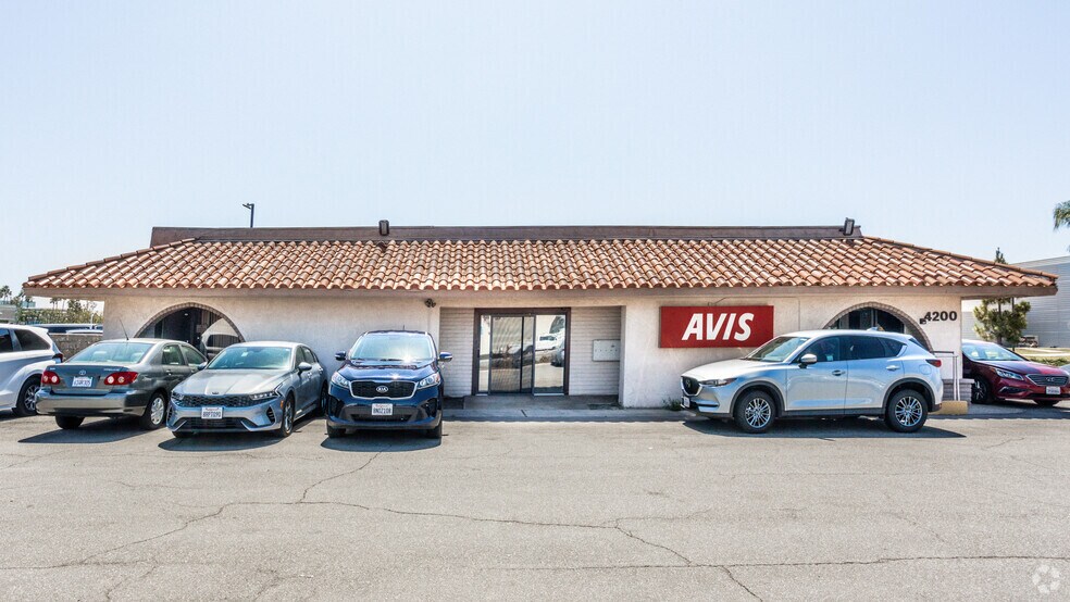 More Photos Of 4200 Campus Dr, Newport Beach Freestanding For Lease