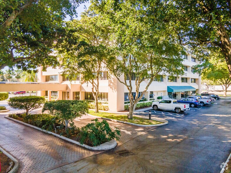 More Photos Of 300 Lock Rd, Deerfield Beach Unknown For Lease