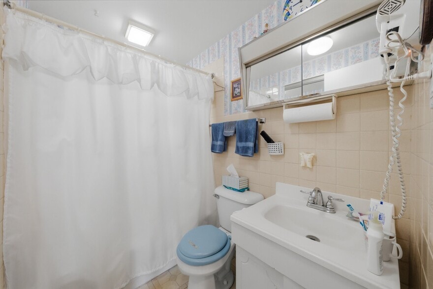 More Photos Of 34112 N Barron Blvd, Grayslake Flex For Sale