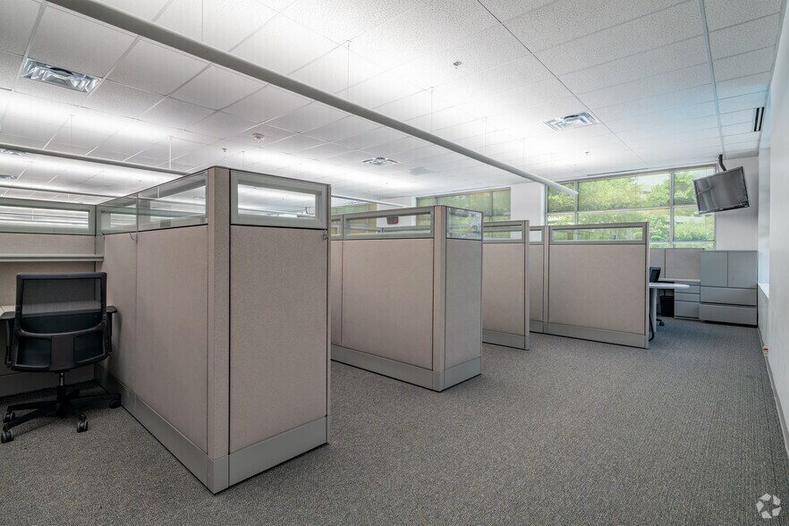 More Photos Of 10000 Rogers Run, San Antonio Office For Sale