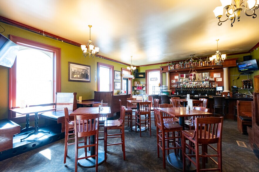 More Photos Of 311 Union St, The Dalles Restaurant For Sale