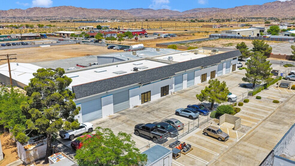 More Photos Of 13560 Tonikan Rd, Apple Valley Service For Sale