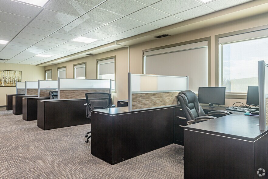 More Photos Of 15712 112 Ave, Edmonton Office For Lease