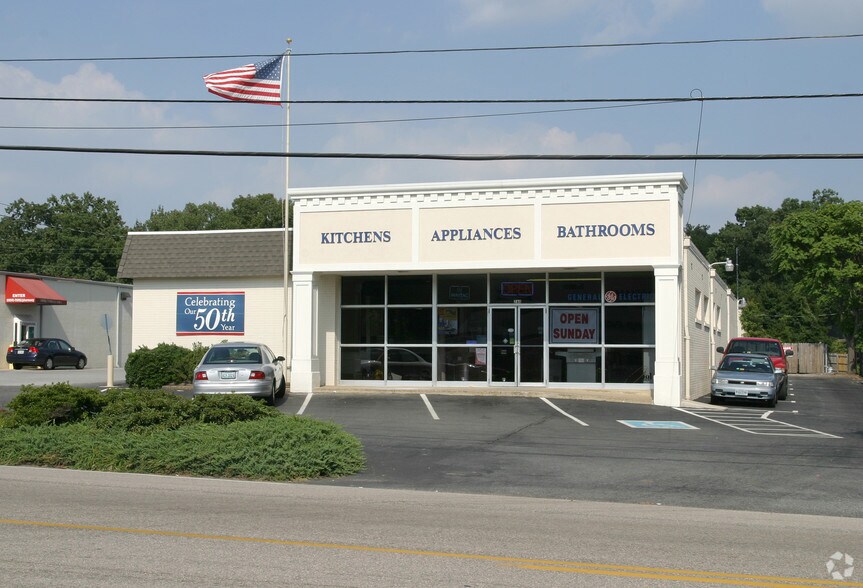 More Photos Of 2611 Buford Rd, Richmond Freestanding For Lease