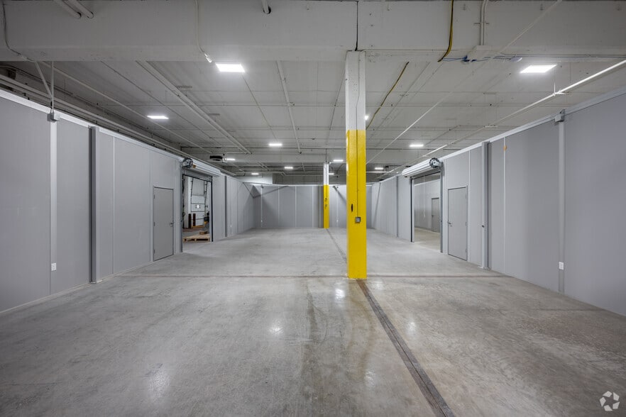 More Photos Of 4440 W Round Lake Rd, Arden Hills Warehouse For Lease