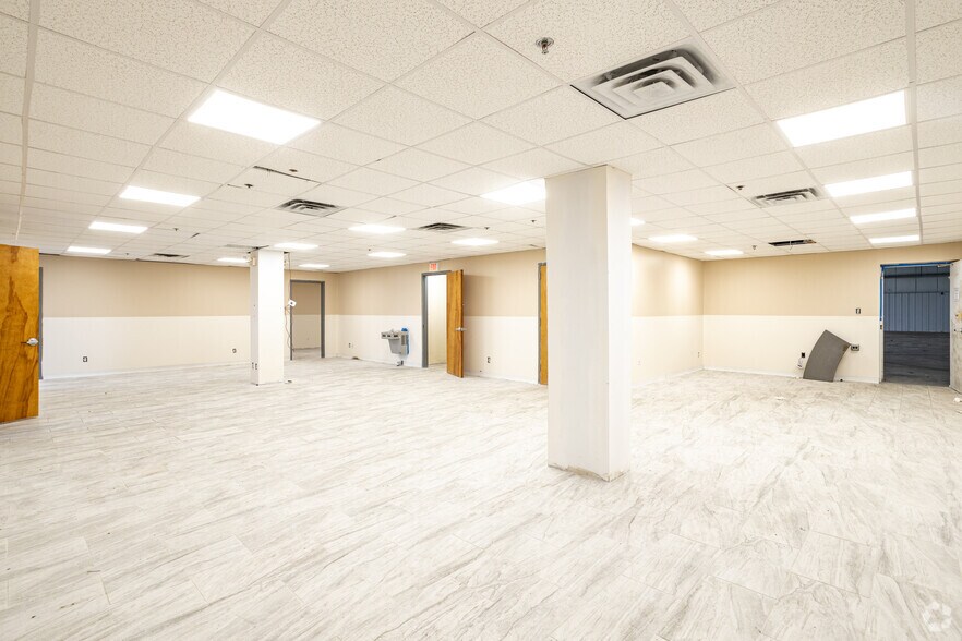 More Photos Of 201 W Decatur Ave, Pleasantville Flex For Sale