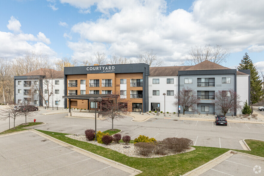 Primary Photo Of 4741 28th St SE, Grand Rapids Hotel For Sale