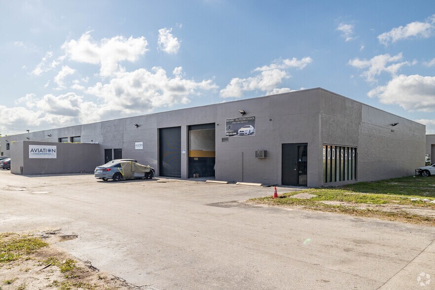 More Photos Of 13815-13831 SW 139th Ct, Miami Warehouse For Lease
