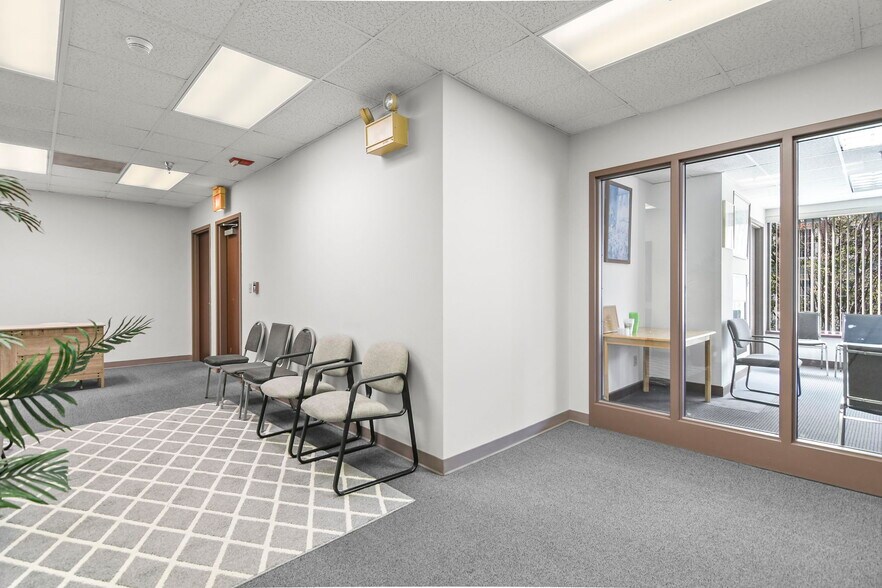 More Photos Of 206 S 6th St, Springfield Office For Sale