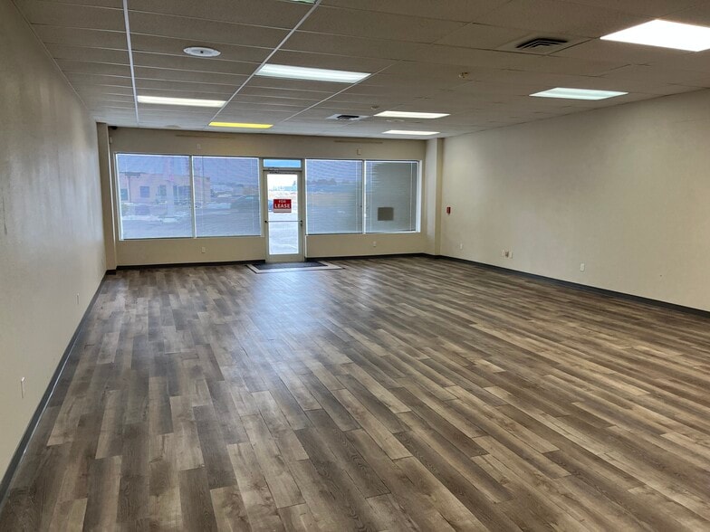 More Photos Of 418 N Kellogg St, Kennewick General Retail For Lease