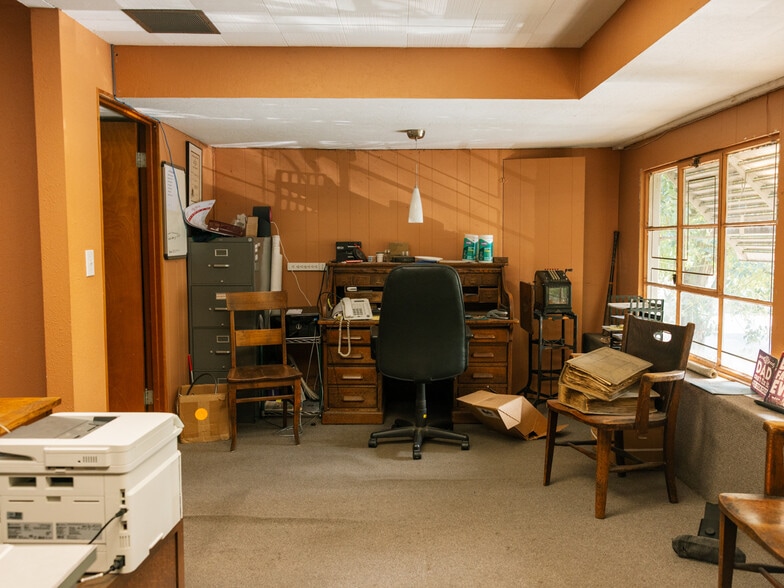 More Photos Of 212-234 SE 12th Ave, Portland Warehouse For Sale