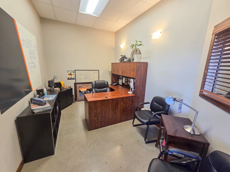 More Photos Of 4002 9 Av N, Lethbridge Warehouse For Sale