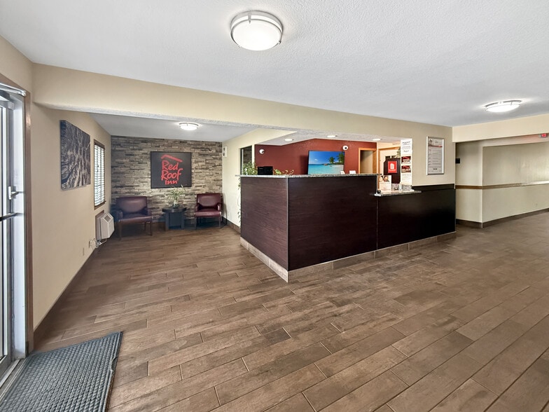 More Photos Of 5020 NE 14th St, Des Moines Hotel For Sale
