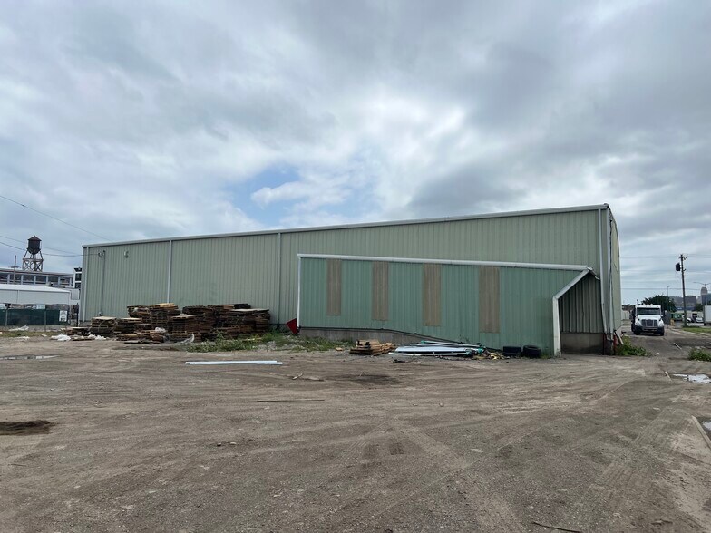 More Photos Of 1437 Gentry St, Kansas City Land For Lease