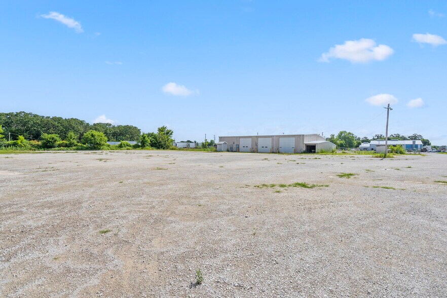More Photos Of 825 MO-59, Carthage Industrial For Lease