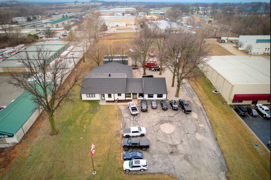 More Photos Of 1600 SW Market St, Lee's Summit Office For Sale