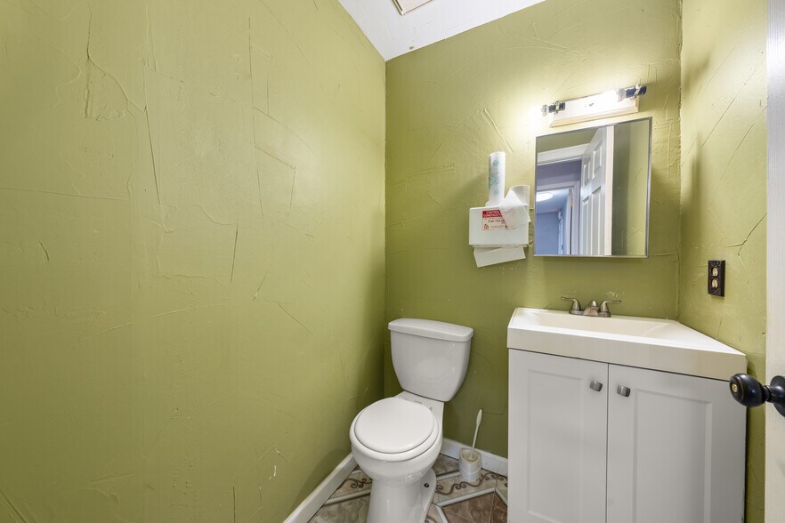 More Photos Of 3715 Bellmead Dr, Bellmead Office For Sale
