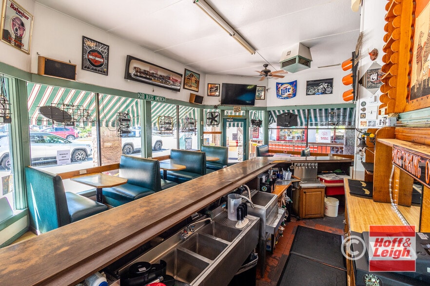 More Photos Of 924 Manitou Ave, Manitou Springs Bar For Sale