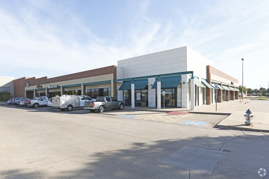More Photos Of 3046 Lavon Dr, Garland General Retail For Lease