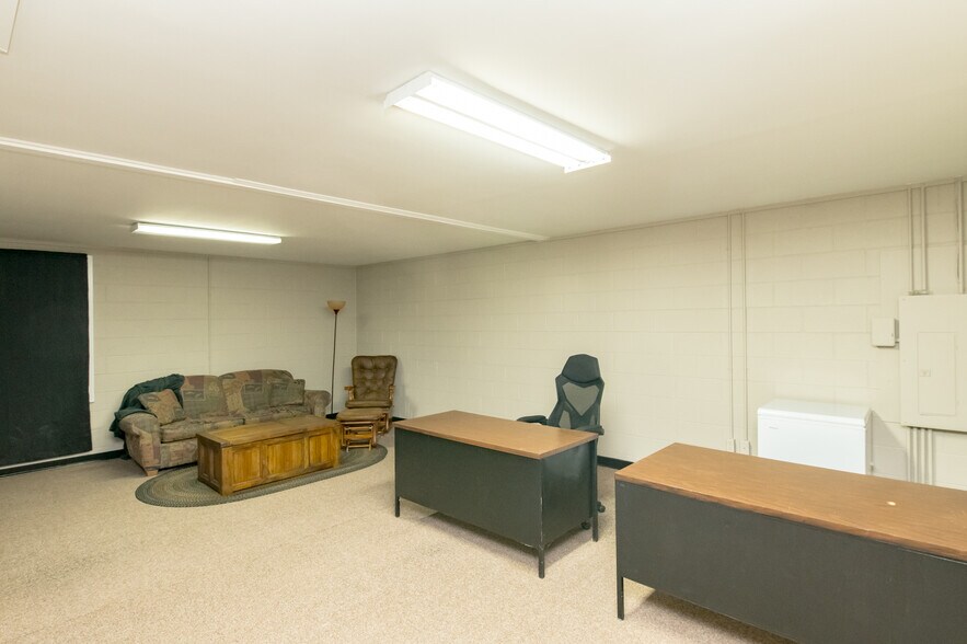 More Photos Of 1266 E Stuart Dr, Hillsville Industrial For Sale