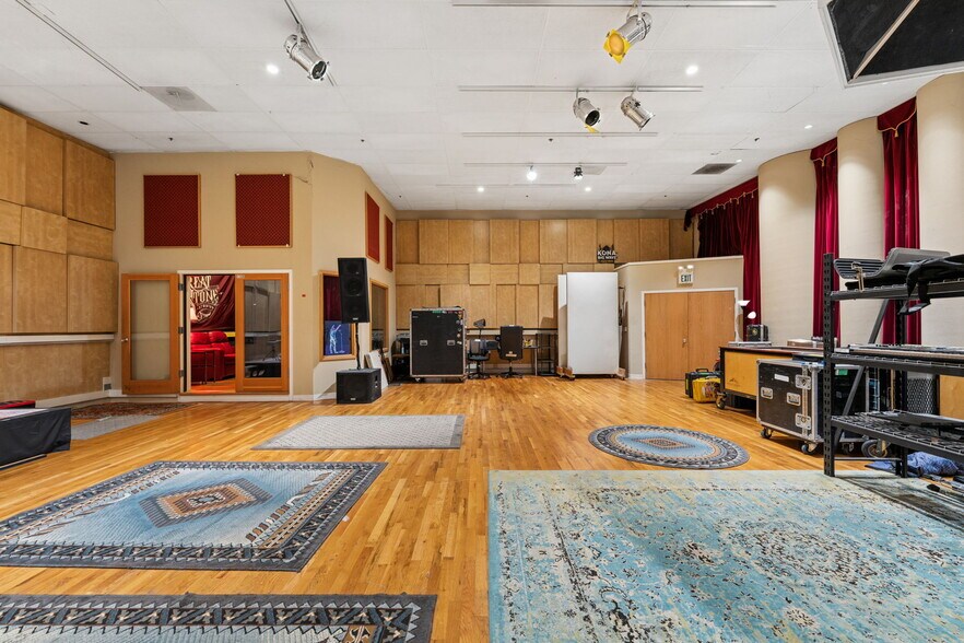 More Photos Of 825-829 27th Ave, Oakland Manufacturing For Sale