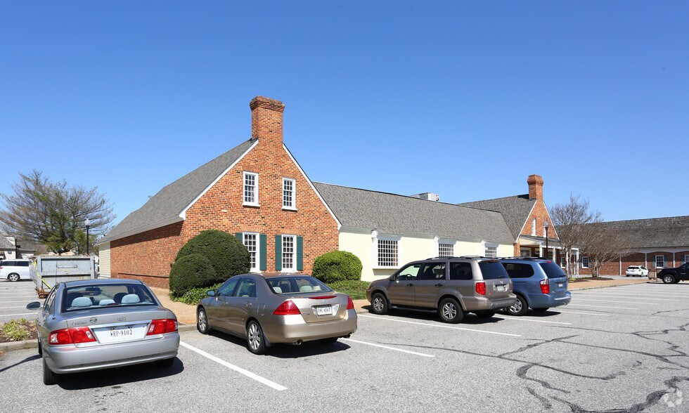 More Photos Of 1220 Sycamore Sq, Midlothian Unknown For Lease