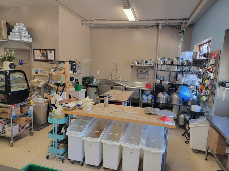 More Photos Of 2550 Highway 82, Glenwood Springs Showroom For Sale