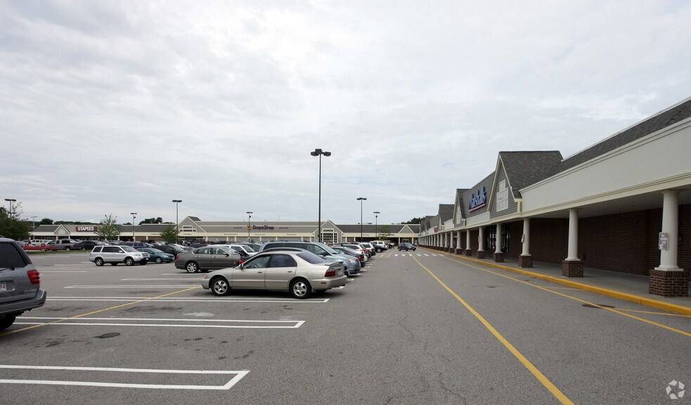 More Photos Of 113-133 Samoset St, Plymouth Storefront For Lease